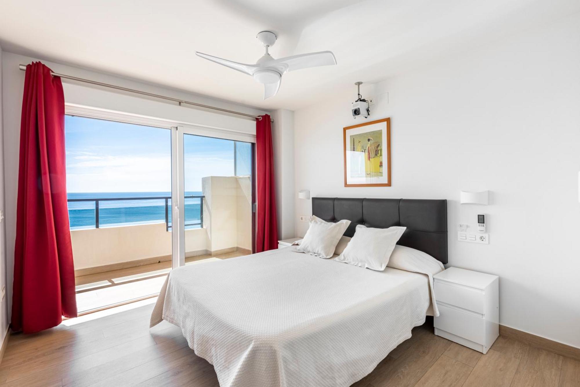 BEACHFRONT -- NEW LUXURY Apartment -- 1ª Linea Playa -- CENTRO de Fuengirola -- Private PARKING -- Panoramic Sea Views Exterior foto
