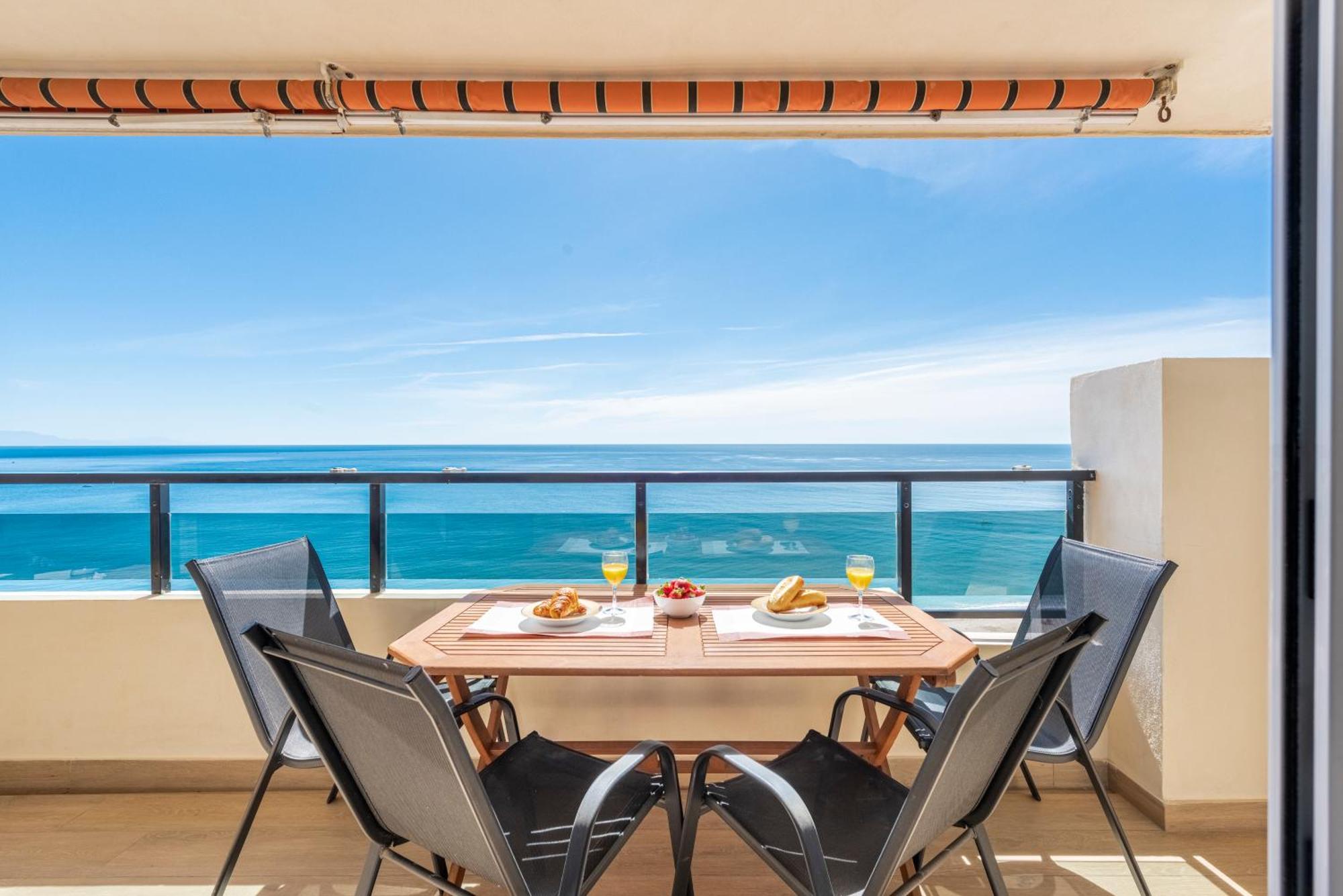 BEACHFRONT -- NEW LUXURY Apartment -- 1ª Linea Playa -- CENTRO de Fuengirola -- Private PARKING -- Panoramic Sea Views Exterior foto