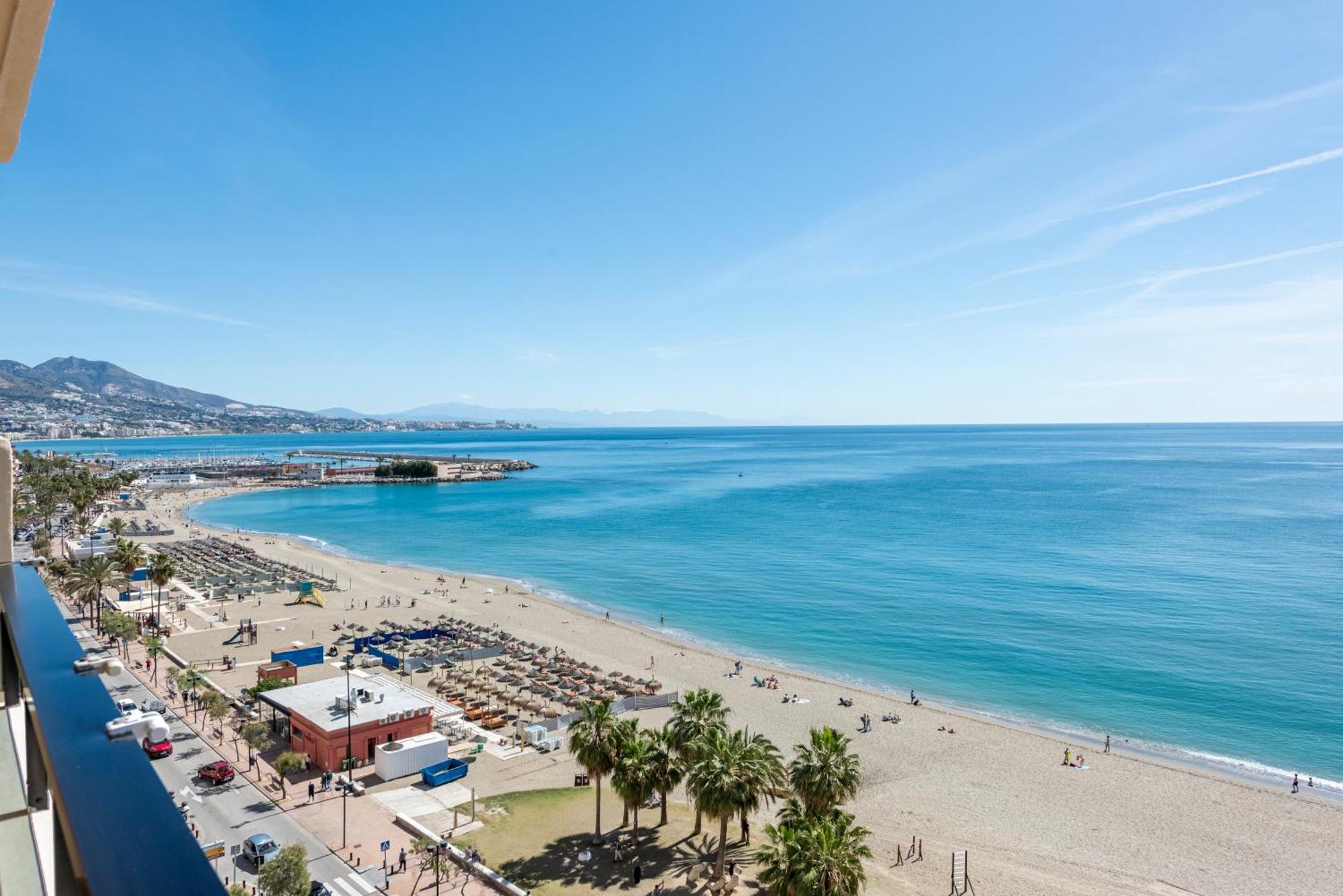 BEACHFRONT -- NEW LUXURY Apartment -- 1ª Linea Playa -- CENTRO de Fuengirola -- Private PARKING -- Panoramic Sea Views Exterior foto